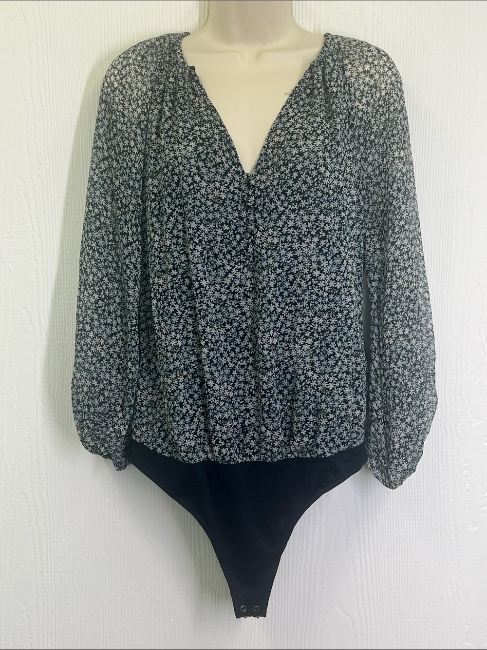 Abercrombie & Fitch - Floral Mesh V Neck Long Sleeve Thong Bodysuit Size Medium